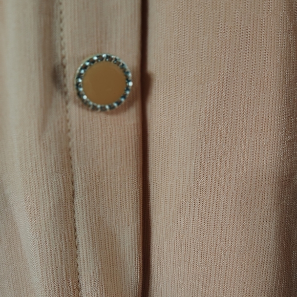 89th + Madison extra large peach shirt buttons in the front flowy sleeves - Picture 3 of 8